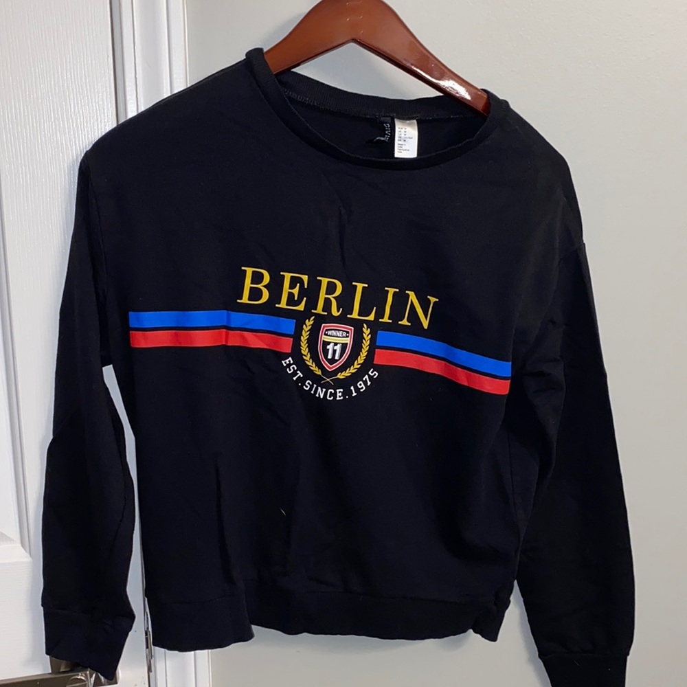 Berlin Sweater🖤💛